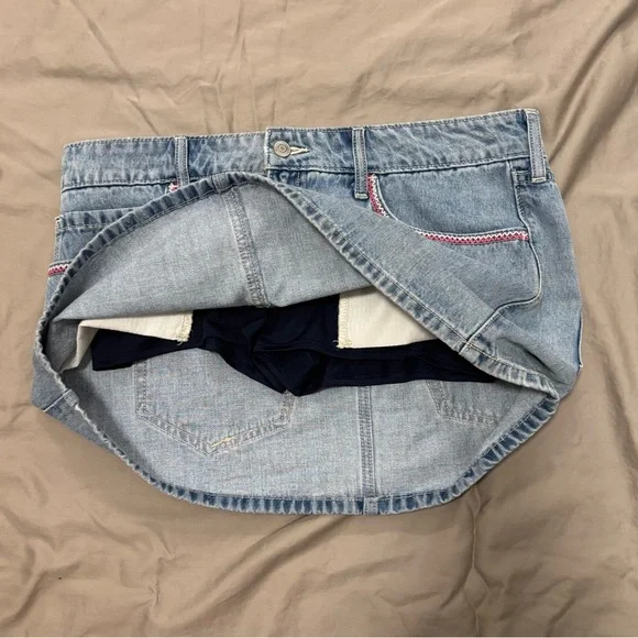Hollister Low-Rise Denim Mini Skort - Picture 3 of 4